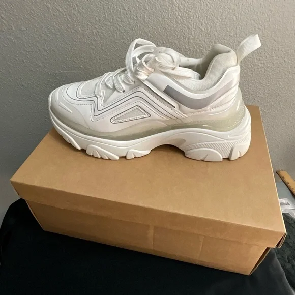 Steve Madden Cream and Gray Women's Sneakers - Picture 3 of 5